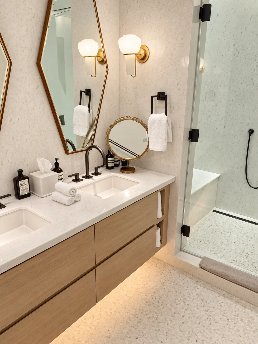 Mtn. Mid-Rise Luxe Condo — photo 7