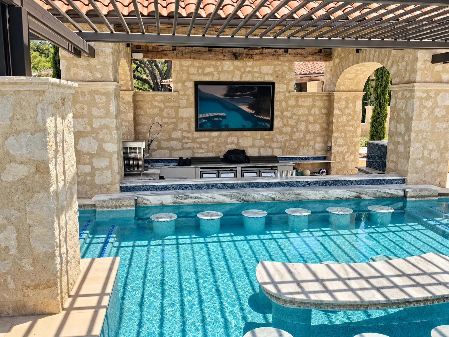 Ultra Luxe Pool — Resort Detail